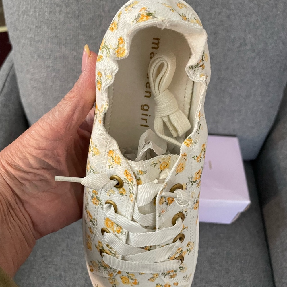 Madden Girl White and Yellow Floral Sneakers NWT - Picture 2 of 5